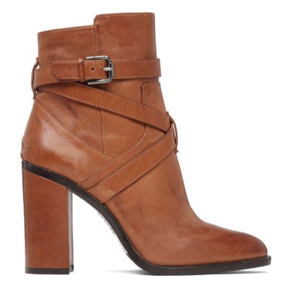Vince Camuto Shoes - 🎉HP🎉NWOT Vince Camuto booties!
